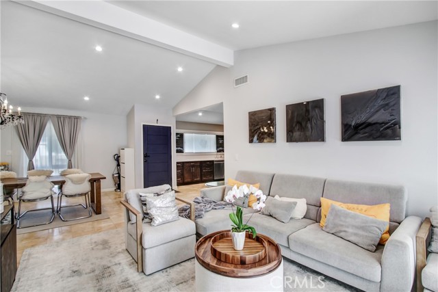 Detail Gallery Image 4 of 42 For 20200 Clark St, Woodland Hills,  CA 91367 - 4 Beds | 4 Baths