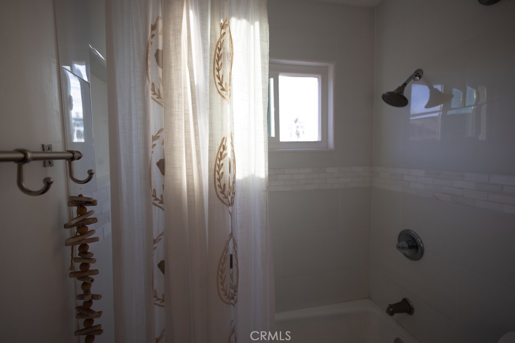 https://media.crmls.org/medias/6044a1ae-e512-458d-a2a1-d98a3163d717.jpg?preset=X-Large
