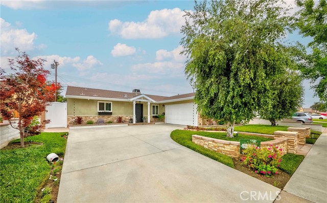 10252 Lorraine Lane, Cypress CA: https://media.crmls.org/medias/6044df4e-52a7-4307-9865-81a8f7384db3.jpg