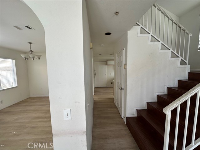 Detail Gallery Image 5 of 20 For 21041 Gault #C,  Canoga Park,  CA 91303 - 3 Beds | 2/1 Baths