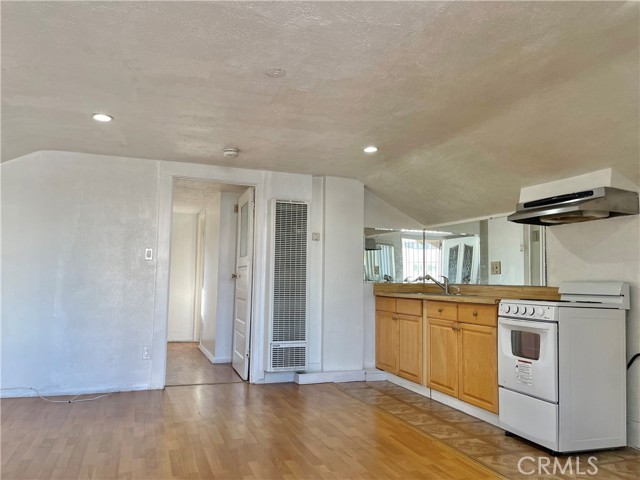 Detail Gallery Image 4 of 9 For 326 W California Ave #B,  Glendale,  CA 91203 - 1 Beds | 1 Baths