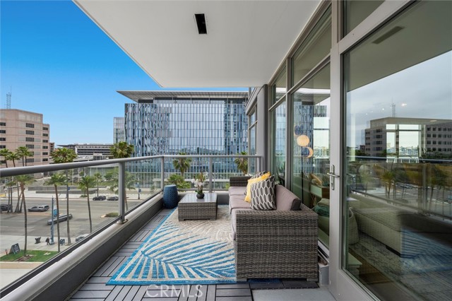 400 W Ocean Boulevard, Long Beach CA: https://media.crmls.org/medias/60469882-84e7-4092-9c86-d45be4ce4dc2.jpg