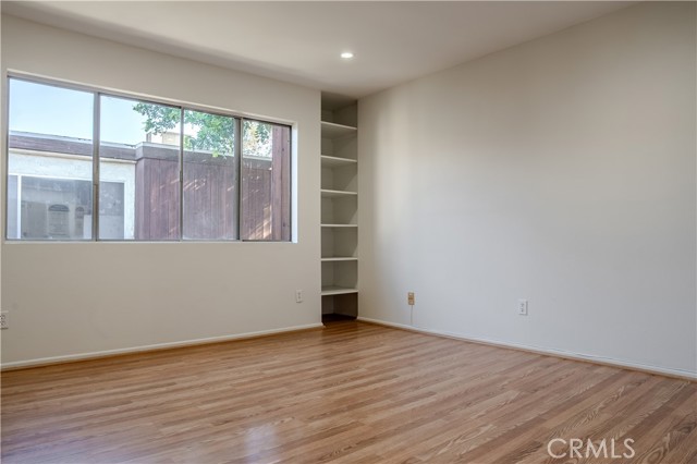 Detail Gallery Image 12 of 12 For 13112 Moorpark #2,  Sherman Oaks,  CA 91423 - 2 Beds | 2/1 Baths