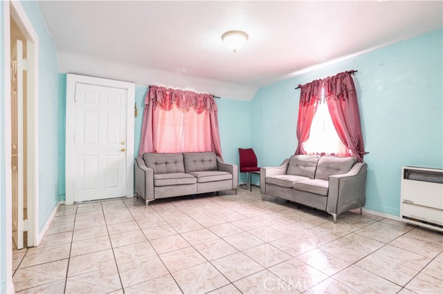1614 E 49th Street, Los Angeles CA: https://media.crmls.org/medias/6047eca7-80f1-4263-9868-f708dadf4e56.jpg