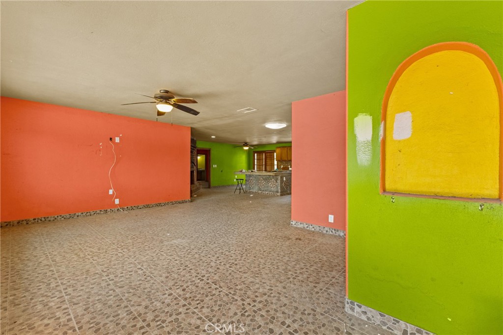 https://media.crmls.org/medias/604831ea-f6c7-41ec-89da-9bbefaa21970.jpg?preset=X-Large