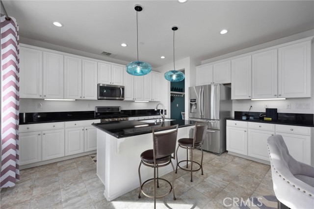 Detail Gallery Image 14 of 49 For 15509 Quintero Pl, Bakersfield,  CA 93314 - 3 Beds | 2/1 Baths