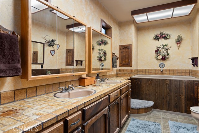 Detail Gallery Image 20 of 65 For 340 Fritch Rd, Lakeport,  CA 95453 - 7 Beds | 4 Baths