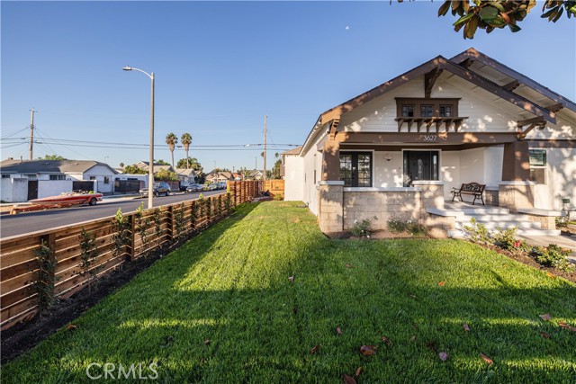 Detail Gallery Image 2 of 74 For 3627 S Van Ness Ave, Los Angeles,  CA 90018 - 4 Beds | 2 Baths