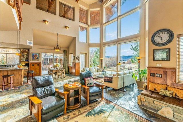 Detail Gallery Image 5 of 44 For 39255 Seminole, Fawnskin,  CA 92333 - 5 Beds | 4/1 Baths