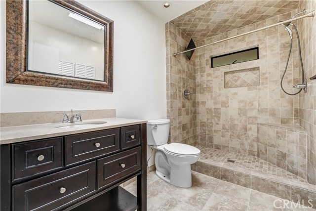 Detail Gallery Image 17 of 26 For 3884 Fredonia Dr #F,  Los Angeles,  CA 90068 - 2 Beds | 3 Baths