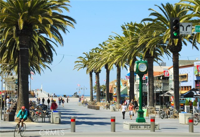 Downtown Hermosa Beach’s Pier Avenue