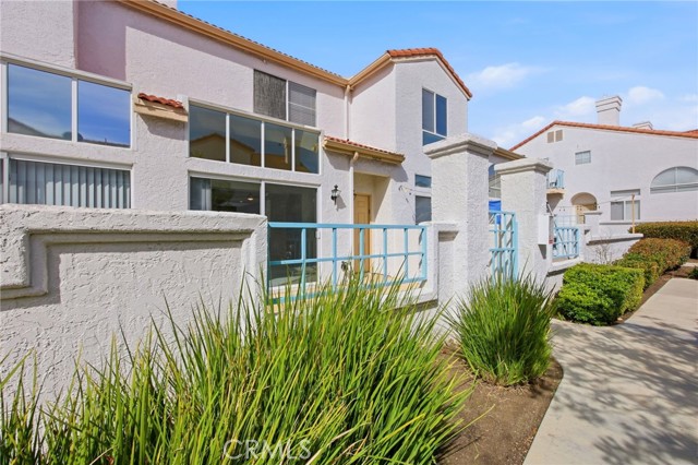 Detail Gallery Image 2 of 45 For 29525 Cara, Temecula,  CA 92591 - 2 Beds | 2/1 Baths