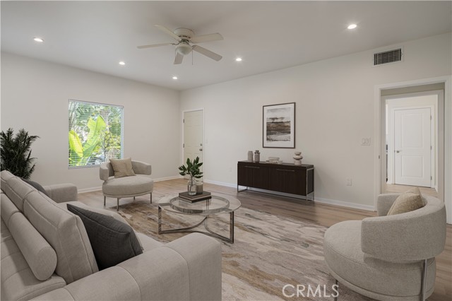 1273 S Sycamore Avenue, Los Angeles CA: https://media.crmls.org/medias/604f8652-7c2b-4cab-9ef2-3ce3f5c7101b.jpg