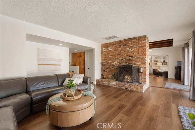 Detail Gallery Image 10 of 46 For 1675 W Mells, Anaheim,  CA 92802 - 4 Beds | 2/1 Baths