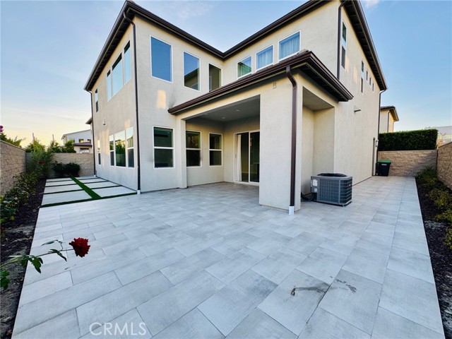 Detail Gallery Image 2 of 11 For 200 Holliston, Lake Forest,  CA 92630 - 4 Beds | 4 Baths