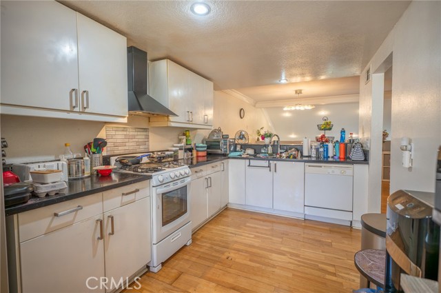 Detail Gallery Image 10 of 34 For 2214 Calle Jalapa, West Covina,  CA 91792 - 3 Beds | 3 Baths