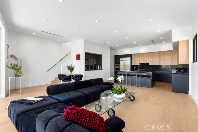 Detail Gallery Image 10 of 58 For 5134 Medina Rd, Woodland Hills,  CA 91364 - 5 Beds | 5/1 Baths