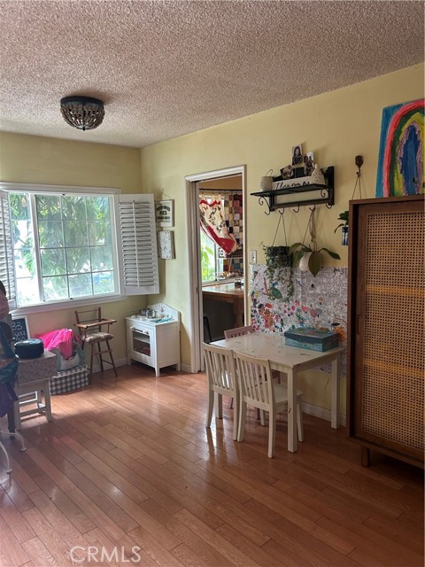 8900 Geyser Avenue, Northridge CA: https://media.crmls.org/medias/60528bc1-f89d-41ef-ae2a-2058b4877767.jpg