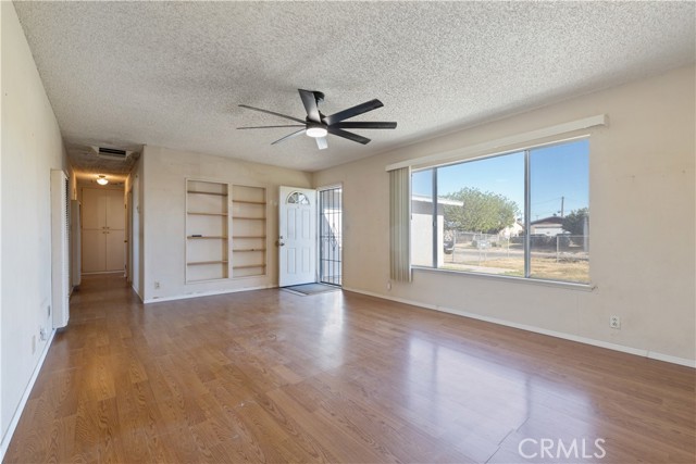Detail Gallery Image 5 of 20 For 37920 Grand View Ave, Yermo,  CA 92398 - 3 Beds | 2 Baths