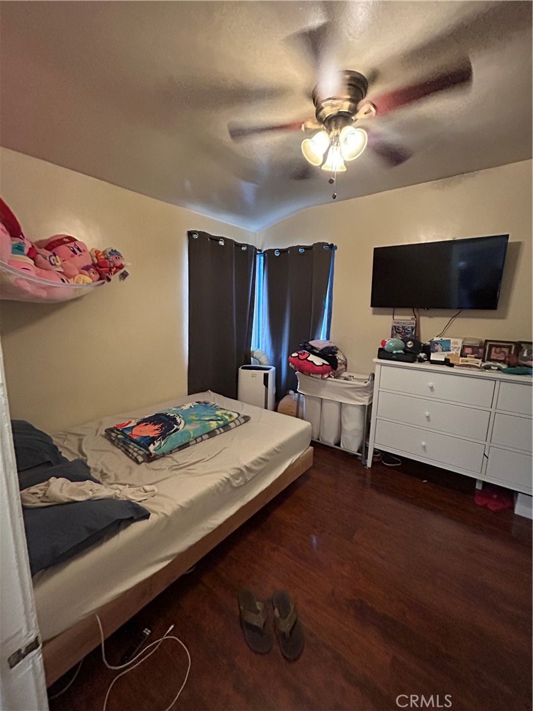 https://media.crmls.org/medias/6052d3dd-e833-4ffd-a210-6f4292f26de1.jpg?preset=X-Large