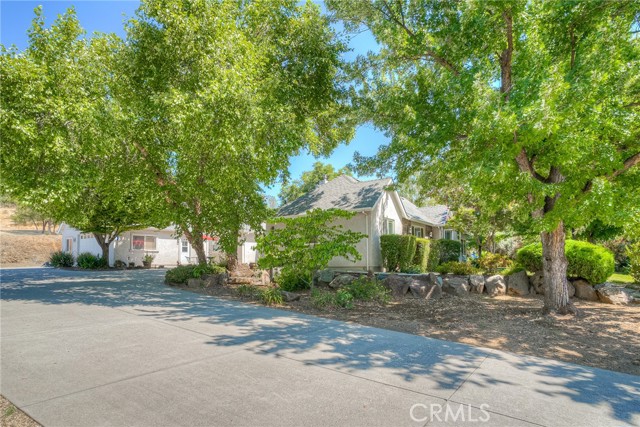 6060 Miners Ranch Road, Oroville CA: https://media.crmls.org/medias/6053a446-7809-4b8e-b81c-7721ad0fc077.jpg