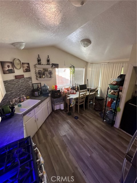 Detail Gallery Image 7 of 12 For 1428 Skyway Ln, Pomona,  CA 91768 - 2 Beds | 1 Baths