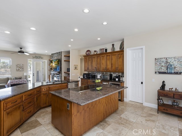 Detail Gallery Image 15 of 67 For 36410 Calle Puerta Bonita, Temecula,  CA 92592 - 5 Beds | 4/2 Baths