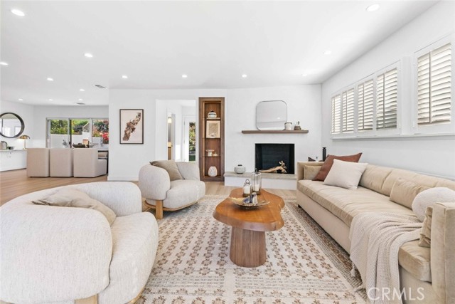 Detail Gallery Image 11 of 65 For 8372 Outland View Dr, Sun Valley,  CA 91352 - 3 Beds | 2/1 Baths