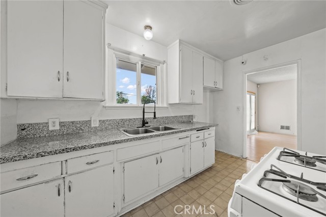 Detail Gallery Image 15 of 32 For 20644 Sherman Way, Winnetka,  CA 91306 - 3 Beds | 2 Baths