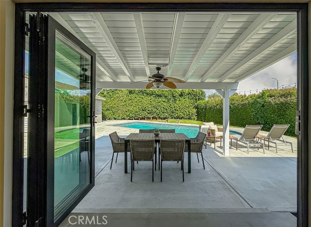 Detail Gallery Image 39 of 61 For 19501 Calvert St, Tarzana,  CA 91335 - 4 Beds | 2 Baths