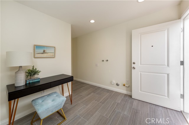 6051 Summerdale Drive, Huntington Beach CA: https://media.crmls.org/medias/6056a2aa-41c5-405e-bdcb-f21ecb2f4356.jpg