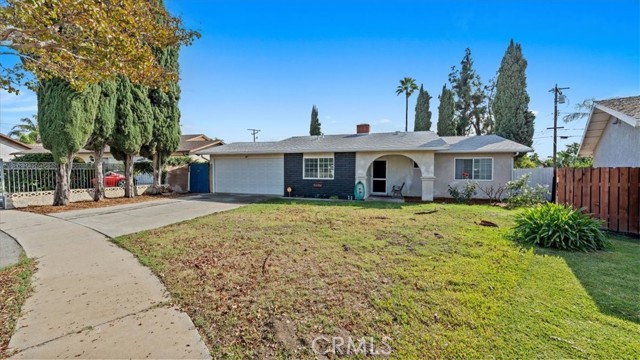 Detail Gallery Image 2 of 26 For 17547 Granada, Fontana,  CA 92335 - 3 Beds | 2 Baths