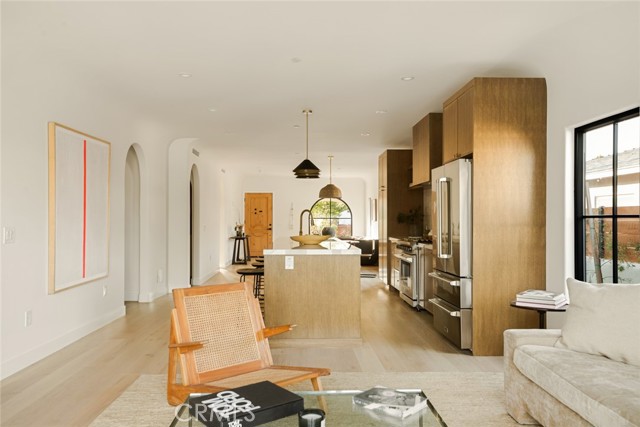 2334 Glover Place, Los Angeles CA: https://media.crmls.org/medias/6056c7ef-fe77-4da5-aa72-3208ebebd975.jpg