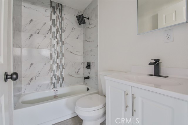 Detail Gallery Image 17 of 38 For 430 W 64th, Los Angeles,  CA 90003 - 3 Beds | 3 Baths