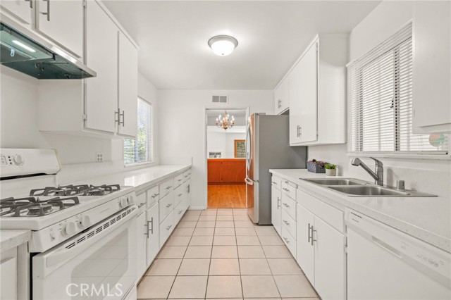 5249 Ventura Canyon Avenue, Sherman Oaks, California 91401, 3 Bedrooms Bedrooms, ,2 BathroomsBathrooms,Residential Lease,For Rent,5249 Ventura Canyon Avenue,CRSR24124929