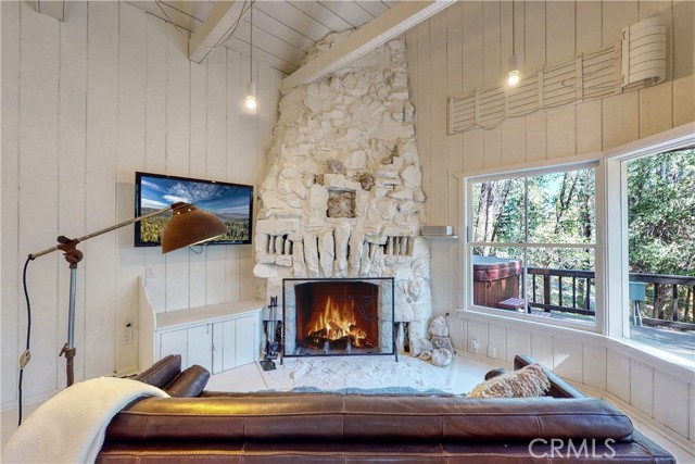 Detail Gallery Image 7 of 43 For 689 Burnt Mill Rd, Lake Arrowhead,  CA 92352 - 3 Beds | 1 Baths