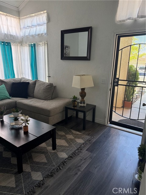 Detail Gallery Image 4 of 18 For 13412 Fox Point Rd, Victorville,  CA 92392 - 4 Beds | 3 Baths