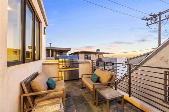 Detail Gallery Image 30 of 67 For 308 17th St, Manhattan Beach,  CA 90266 - 4 Beds | 3/1 Baths