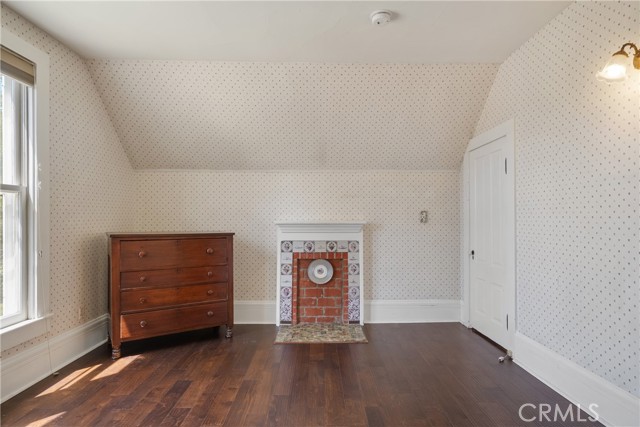 211 E Virginia Avenue, Glendora CA: https://media.crmls.org/medias/605b243e-617a-47ba-a9e0-ab76009024cb.jpg