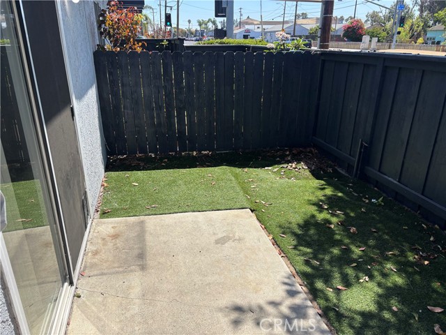 Detail Gallery Image 8 of 10 For 2501 Florida St #2,  Huntington Beach,  CA 92648 - 2 Beds | 2/1 Baths