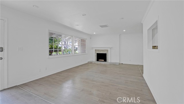 Detail Gallery Image 7 of 39 For 8443 Remmet, Canoga Park,  CA 91304 - 3 Beds | 2 Baths