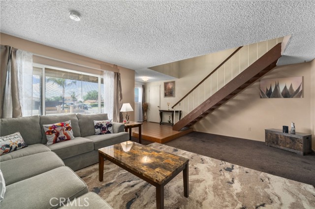 Detail Gallery Image 4 of 39 For 756 W Fontlee Ln, Rialto,  CA 92376 - 4 Beds | 2/1 Baths