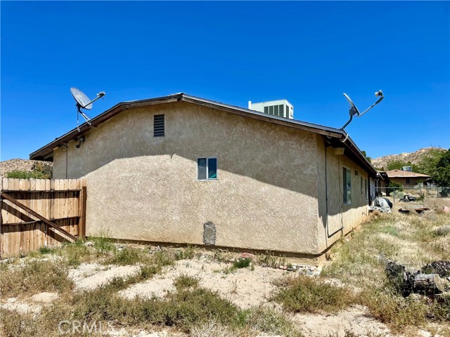 Detail Gallery Image 13 of 16 For 17214 Longmeadow Ave, Palmdale,  CA 93591 - 3 Beds | 2 Baths