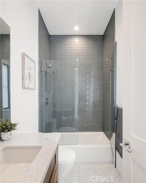 2001 Oak Avenue, Manhattan Beach, California 90266, 5 Bedrooms Bedrooms, ,5 BathroomsBathrooms,Residential,For Sale,Oak,SB25183354