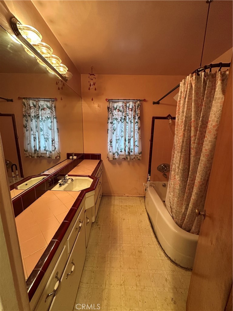https://media.crmls.org/medias/605d0ec9-5231-4bf1-a897-12738a36de20.jpg?preset=X-Large