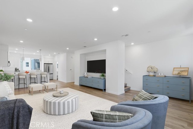 Detail Gallery Image 12 of 47 For 27323 Seven Oaks Ln, Valencia,  CA 91381 - 3 Beds | 3/1 Baths