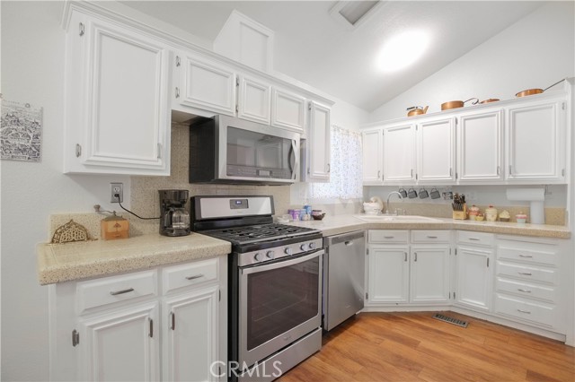 Detail Gallery Image 12 of 30 For 521 Bermuda Dr, Hemet,  CA 92543 - 2 Beds | 2 Baths