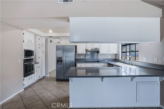 Detail Gallery Image 13 of 42 For 30221 Channel Way, Canyon Lake,  CA 92587 - 3 Beds | 2 Baths