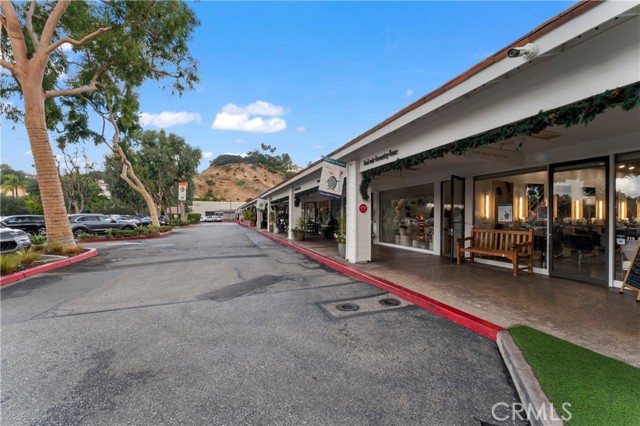 Detail Gallery Image 51 of 51 For 2355 N Beverly Glen Bld, Los Angeles,  CA 90077 - 2 Beds | 3/1 Baths