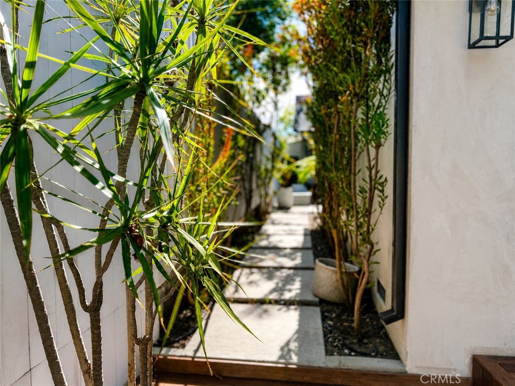 https://media.crmls.org/medias/605f6b57-ae12-455c-96aa-80a31cd139e4.jpg?preset=X-Large